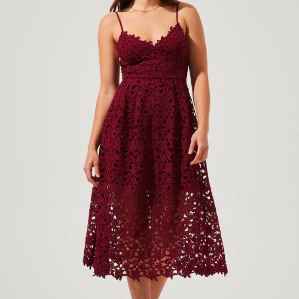 ASTR The Label Burgundy A-Line Lace Dress